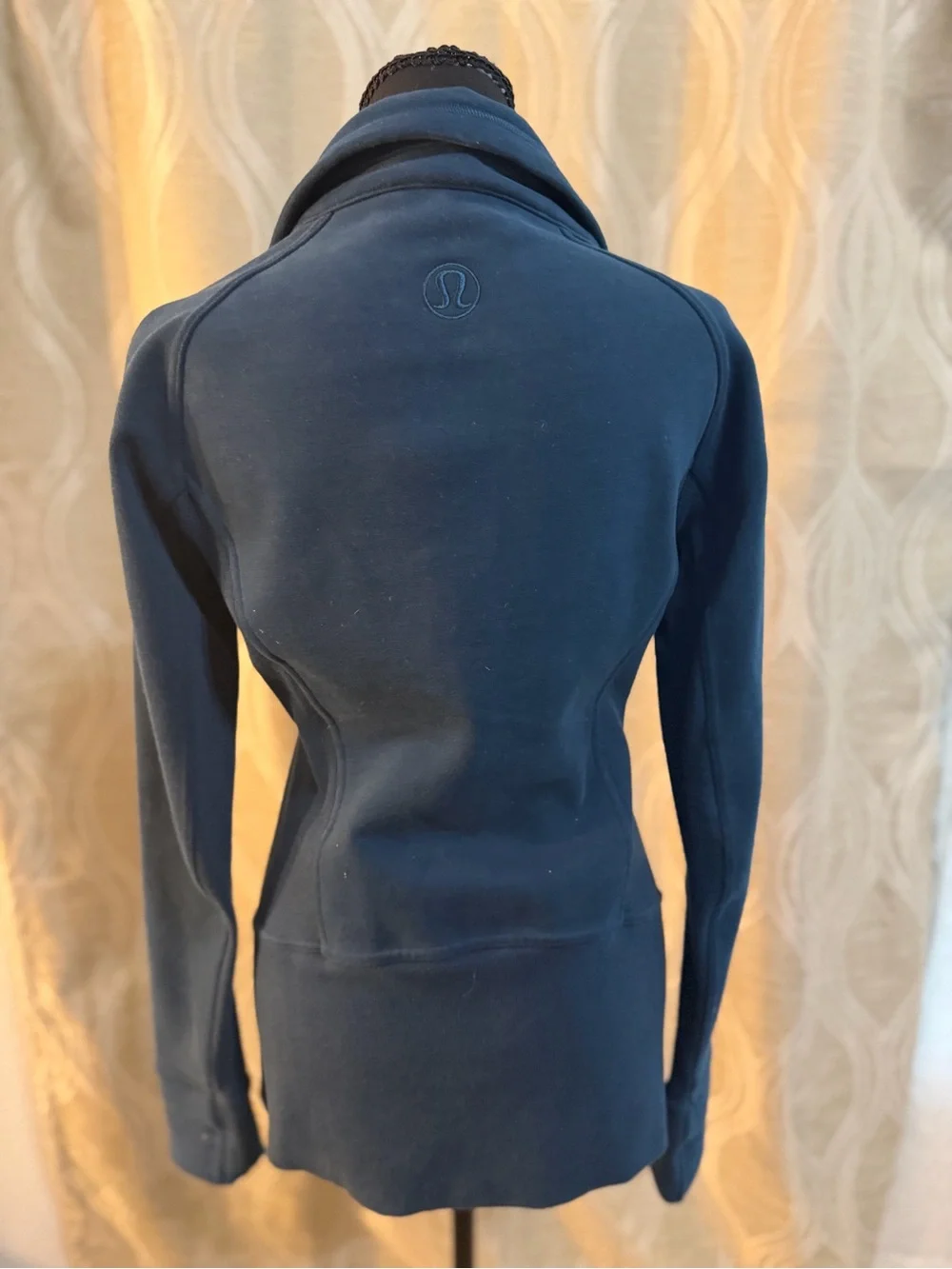 Lululemon Women’s Navy Zip-Up Jacket - Classic Black Lightweight Layer